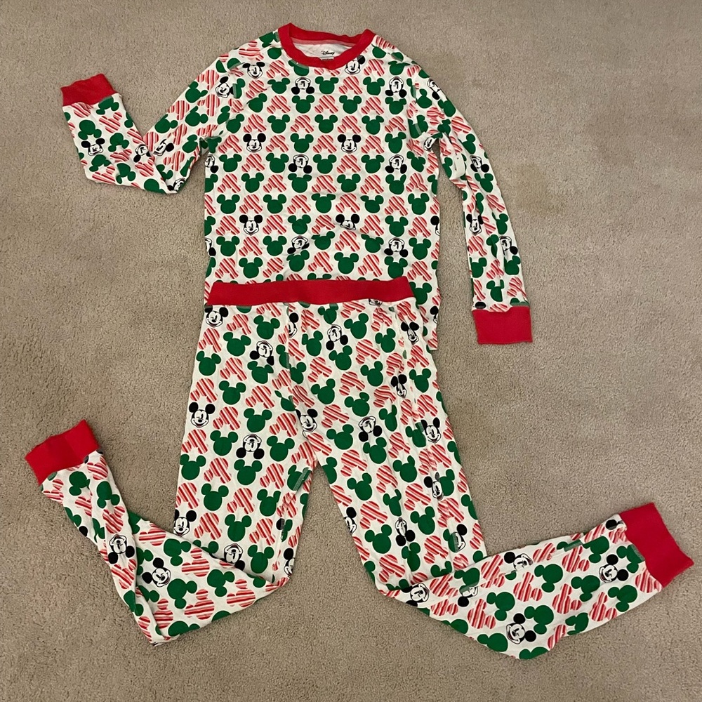 NWT Men’s Size Medium Two Piece Mickey Mouse (Disney) Christmas Pajamas